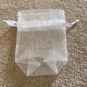 Mesh drawstring pouch